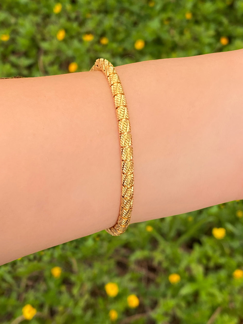 Brazalete Lineas Con Textura Y Brillo