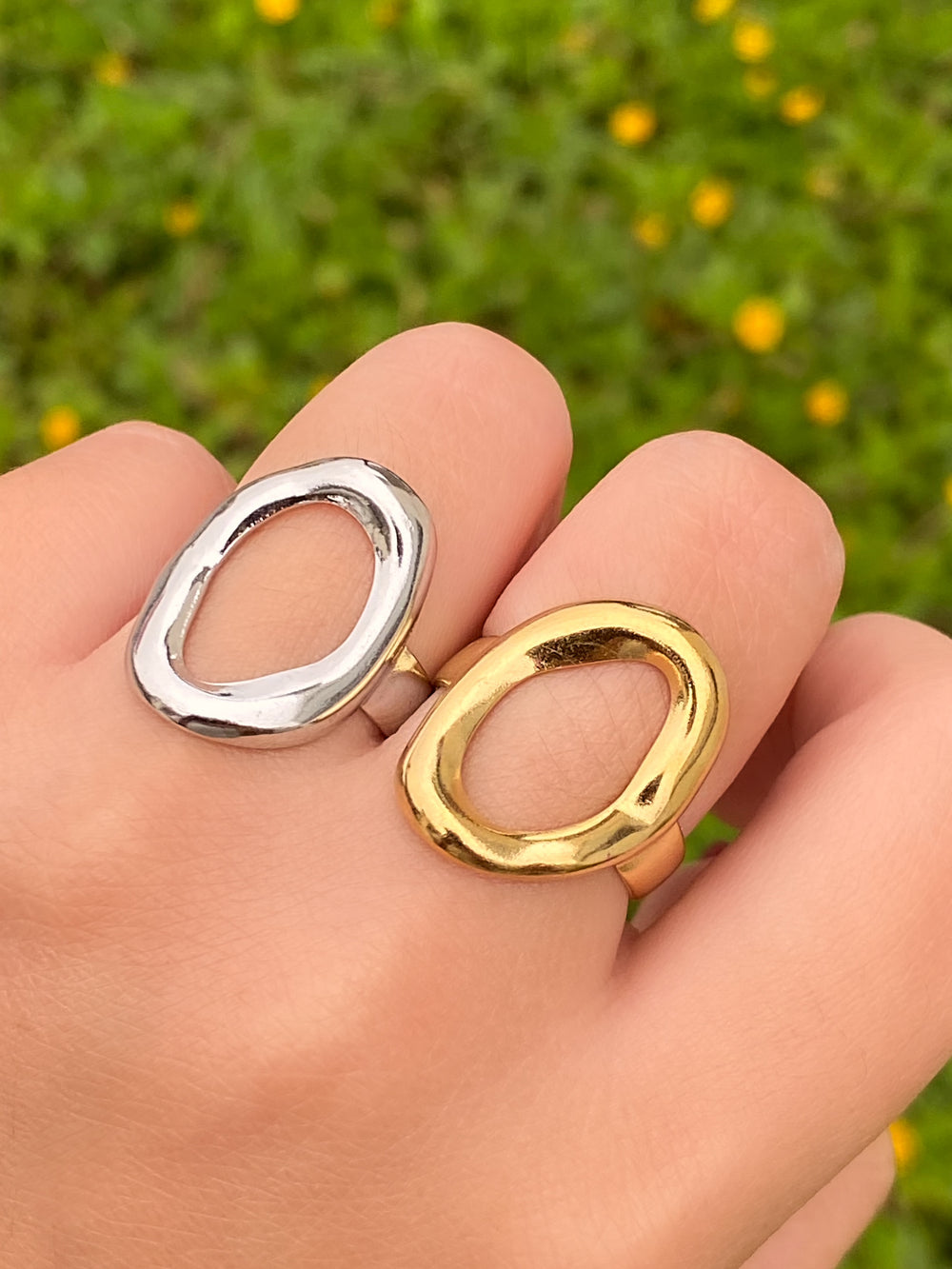 Anillo Ovalo Irregular Ondulado