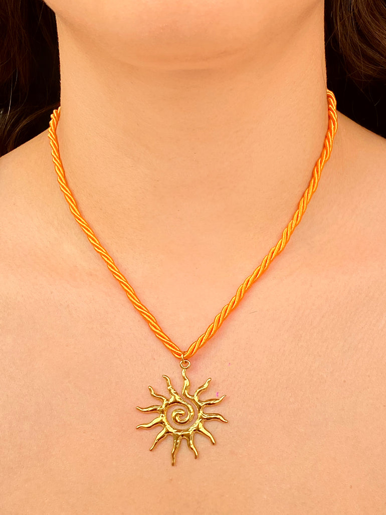 Collar Naranja Con Dije Sol
