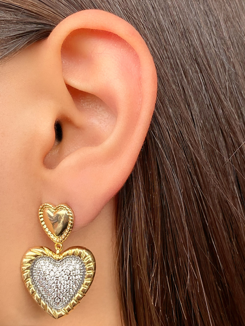 Par Arete Doble Corazon Texturizado Con Centro Plateado