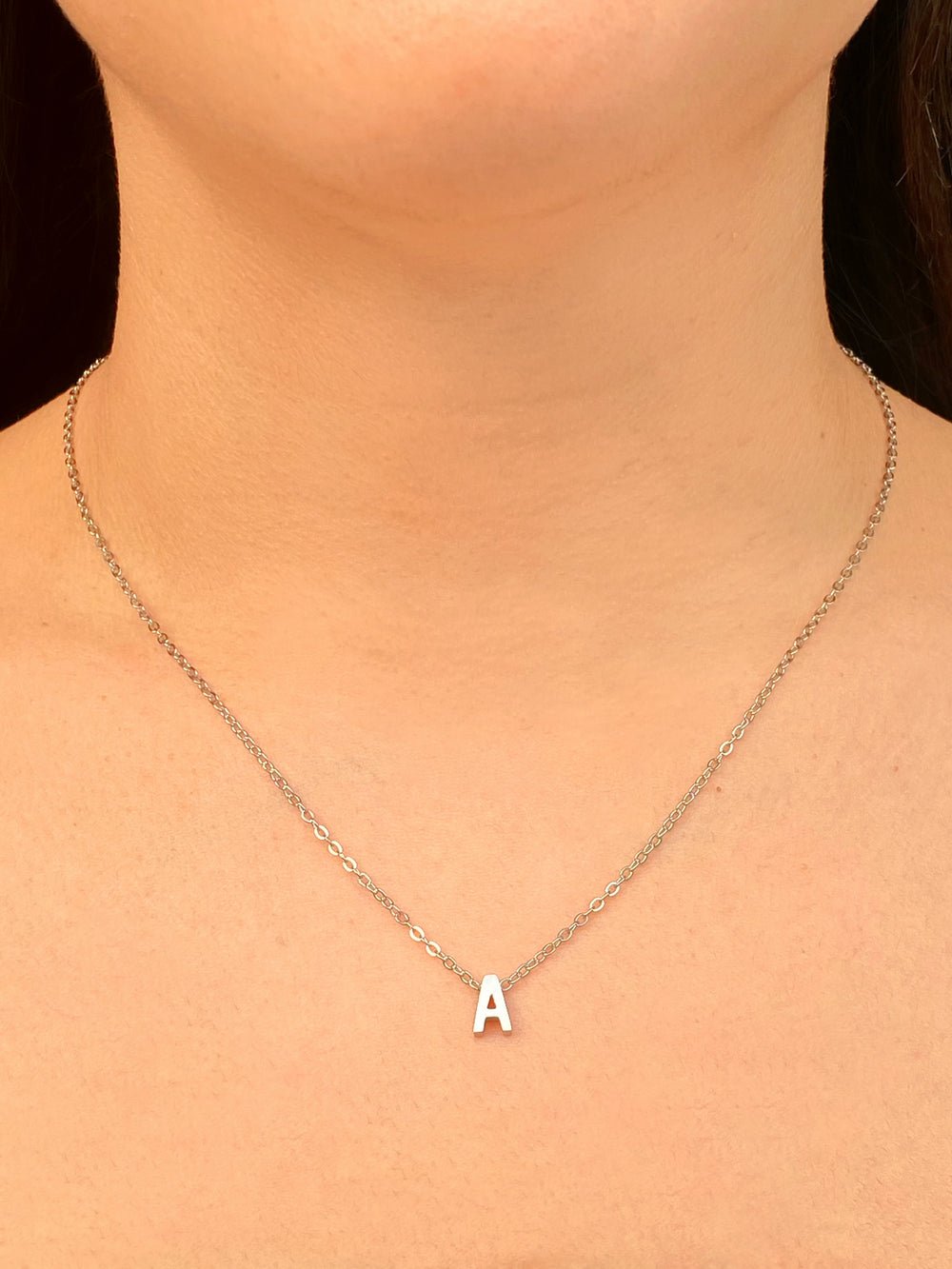 Collar Con Inicial Plateada