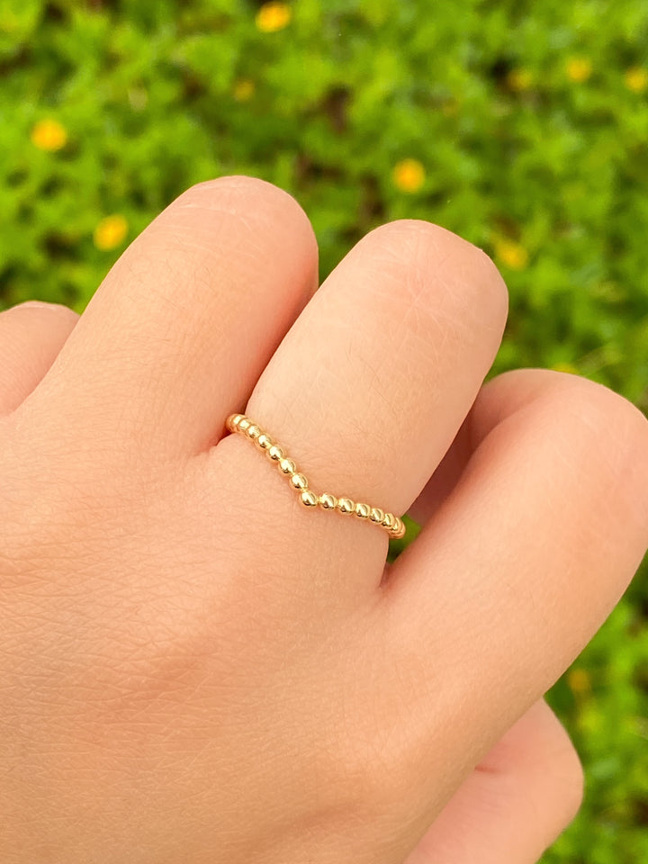 Anillo Forma V Bolitas 14k