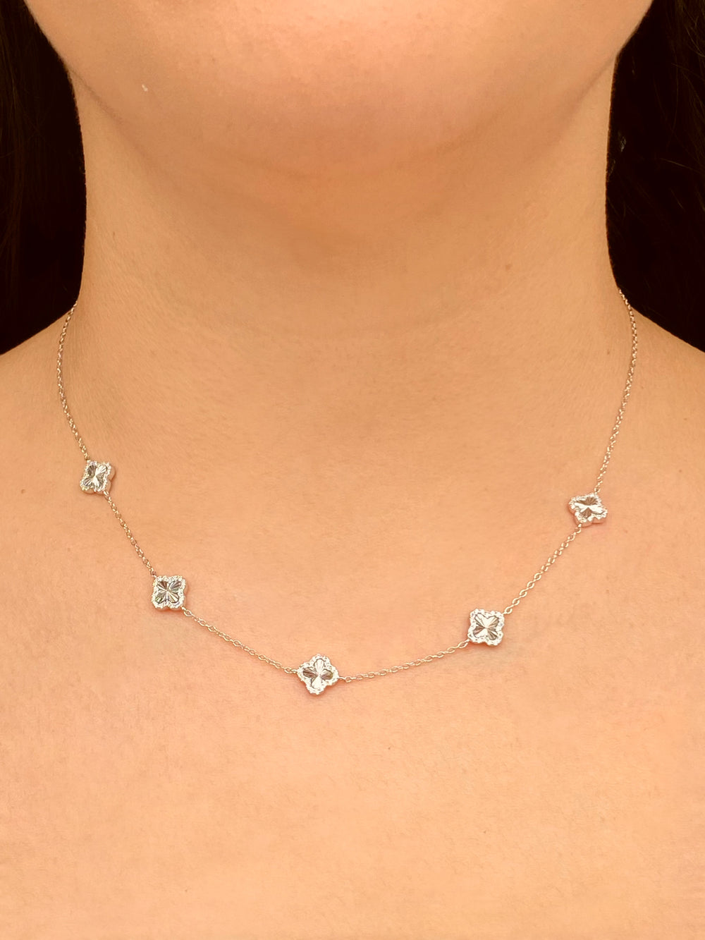 Collar Treboles Contorno Zirconias