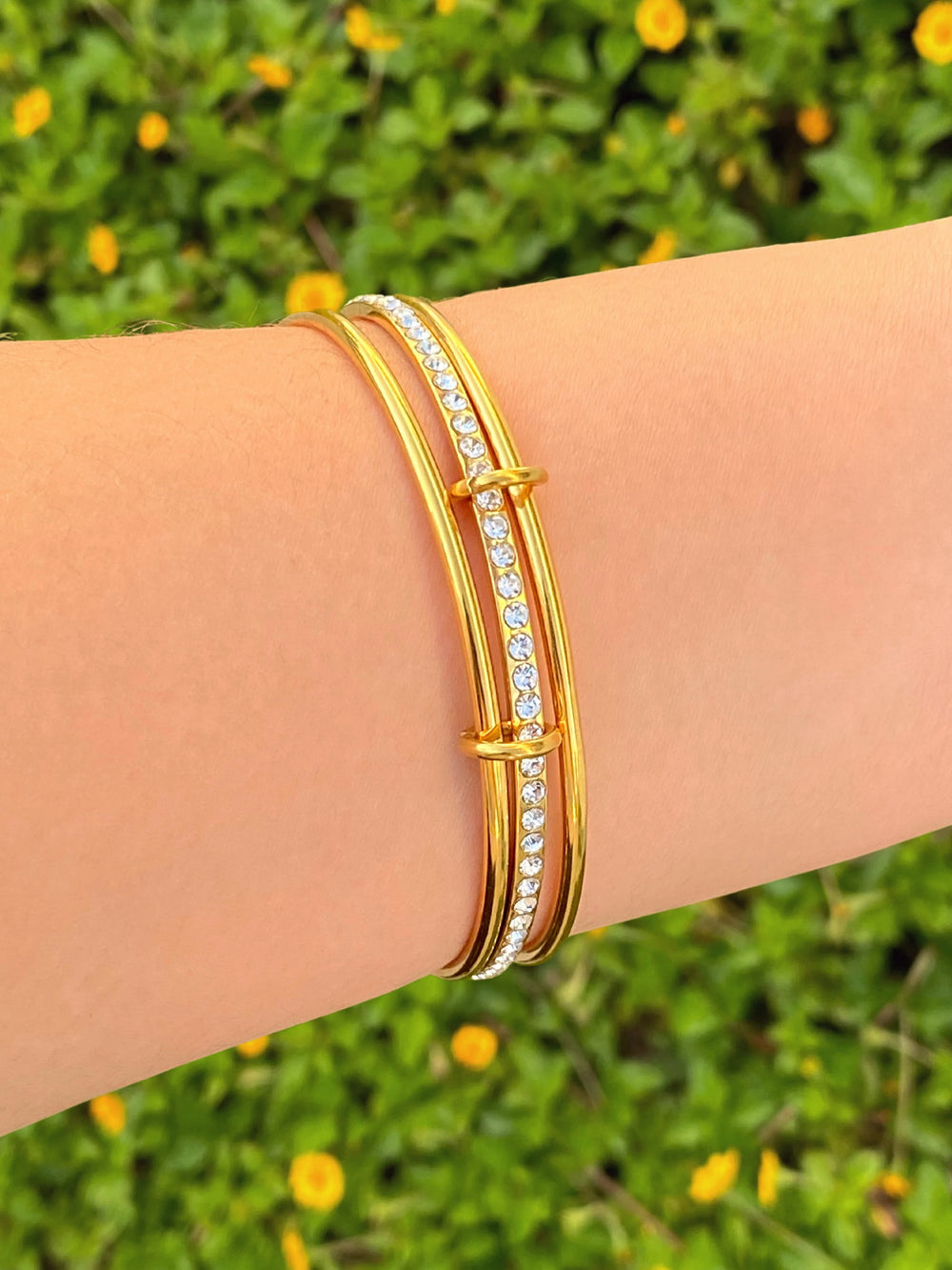Brazalete Cerrado Triple Dorado Con Zirconias