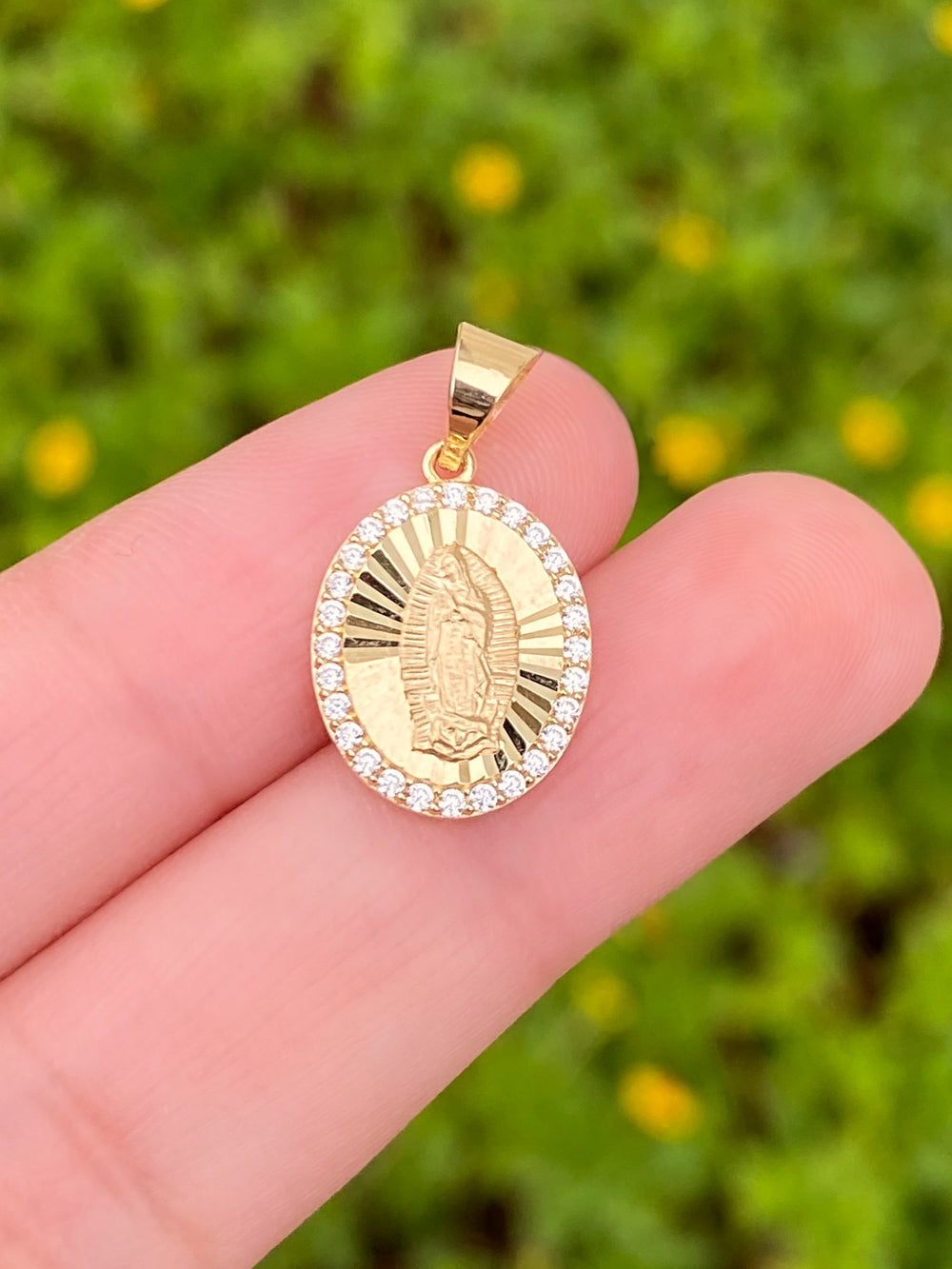 Dije Virgen Contorno Zirconias Oro 14k