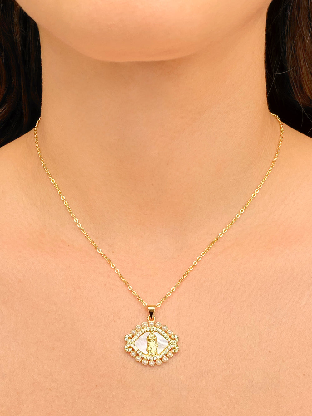 Collar Dije Virgen Ovalado Con Perlitas