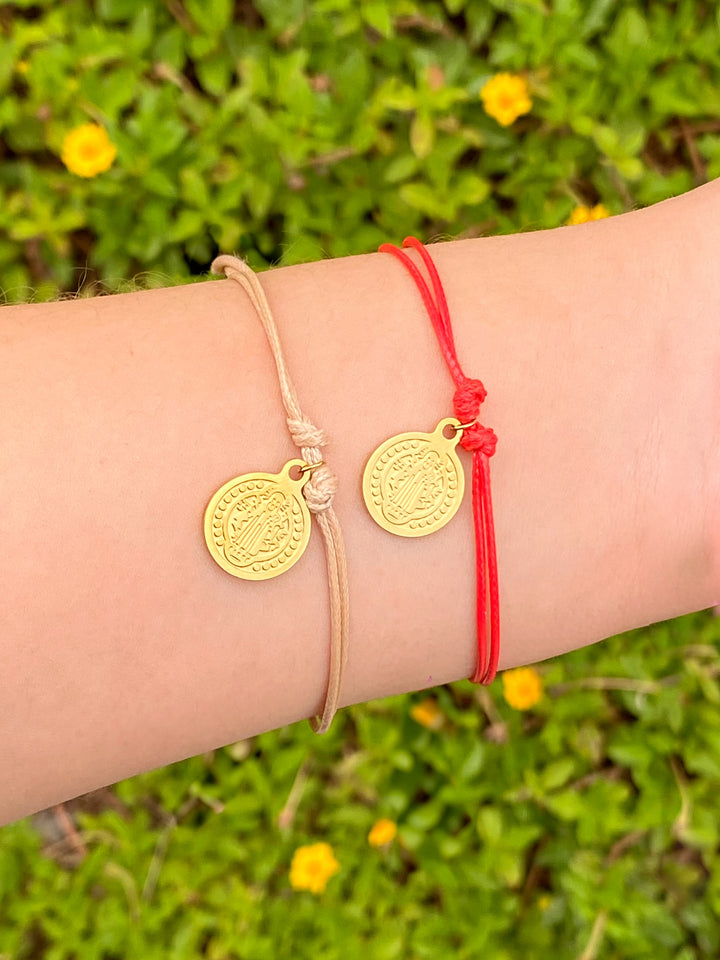 Pulsera Hilo Con San Benito Colgante