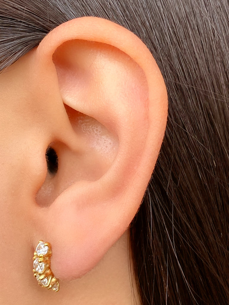 Par Arete Linea Cuatro Zirconias Curveado
