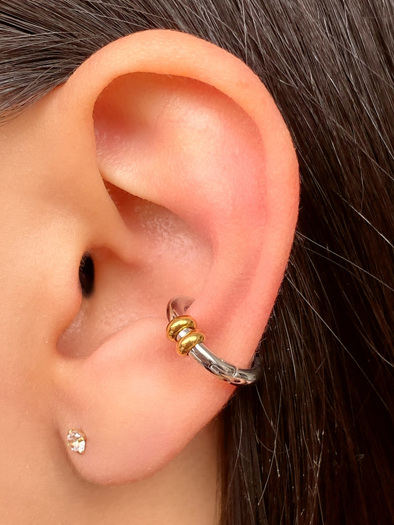 Ear Cuff Plateado Con Aros Dorados