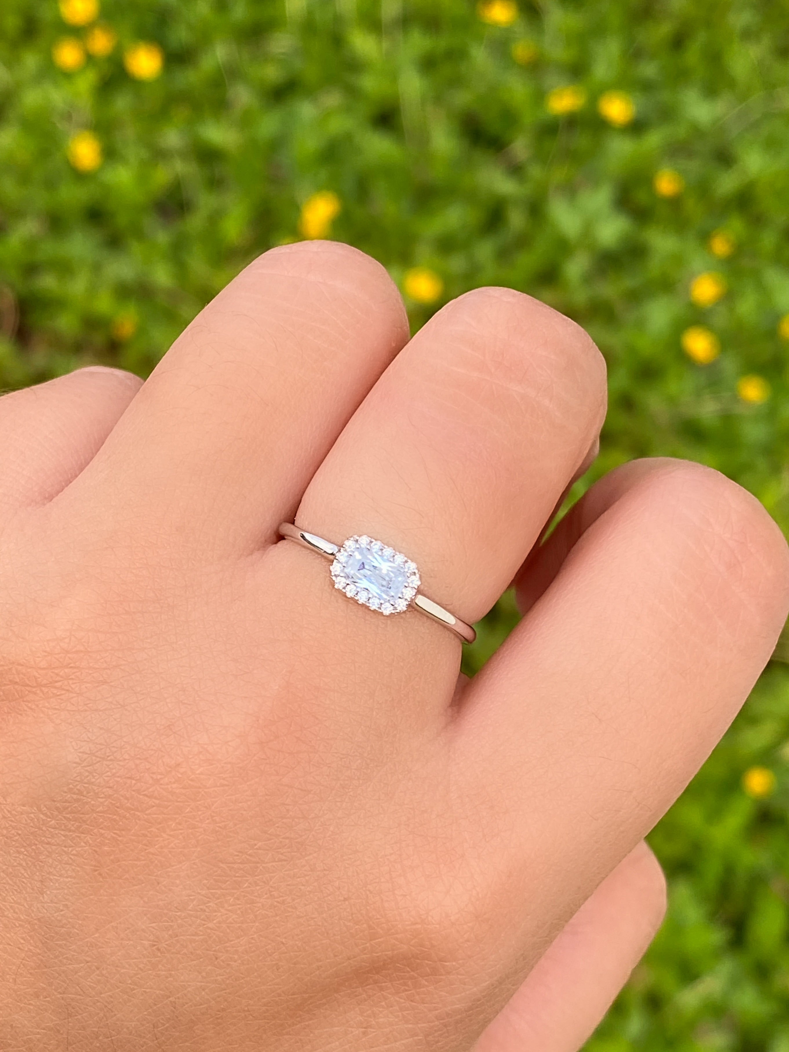 Anillo Con Baguette Y Zirconias