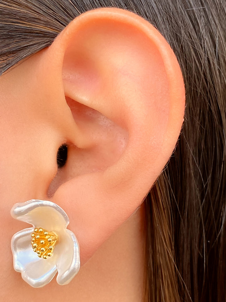 Par Arete Flor Blanca Tres Petalos