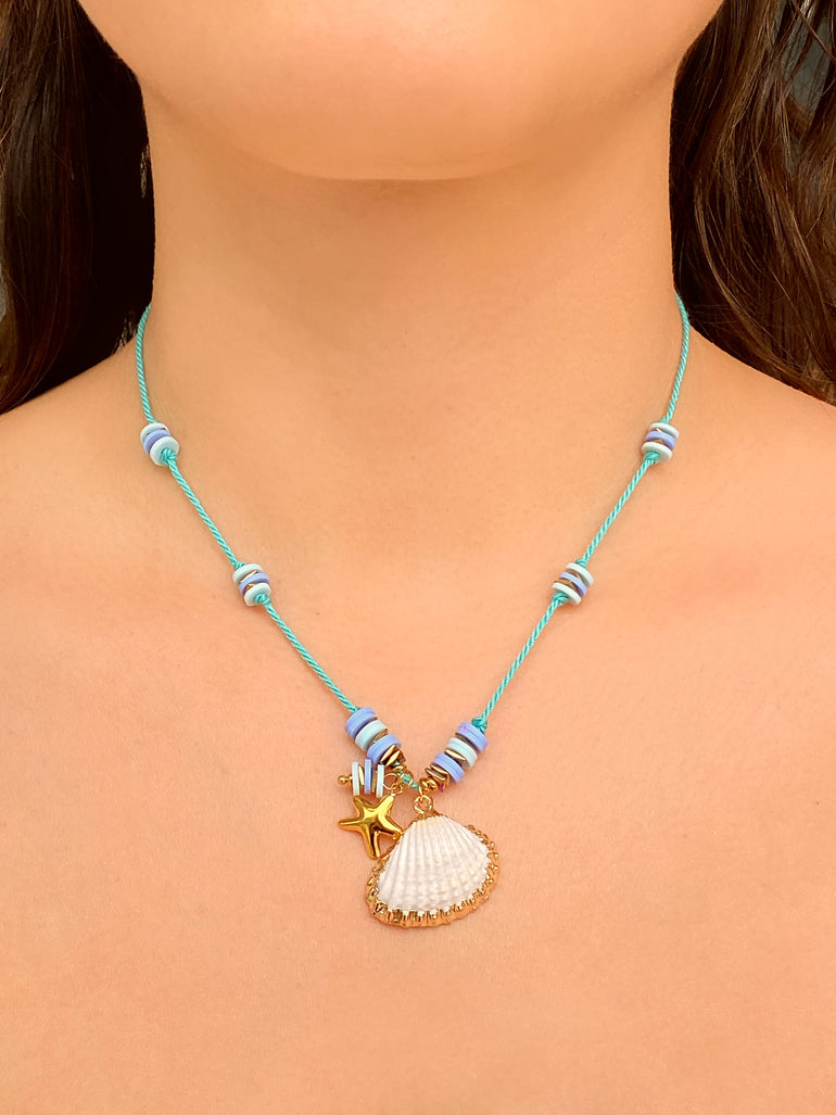 Collar Hilo Azul Con Estrella de Mar y Concha