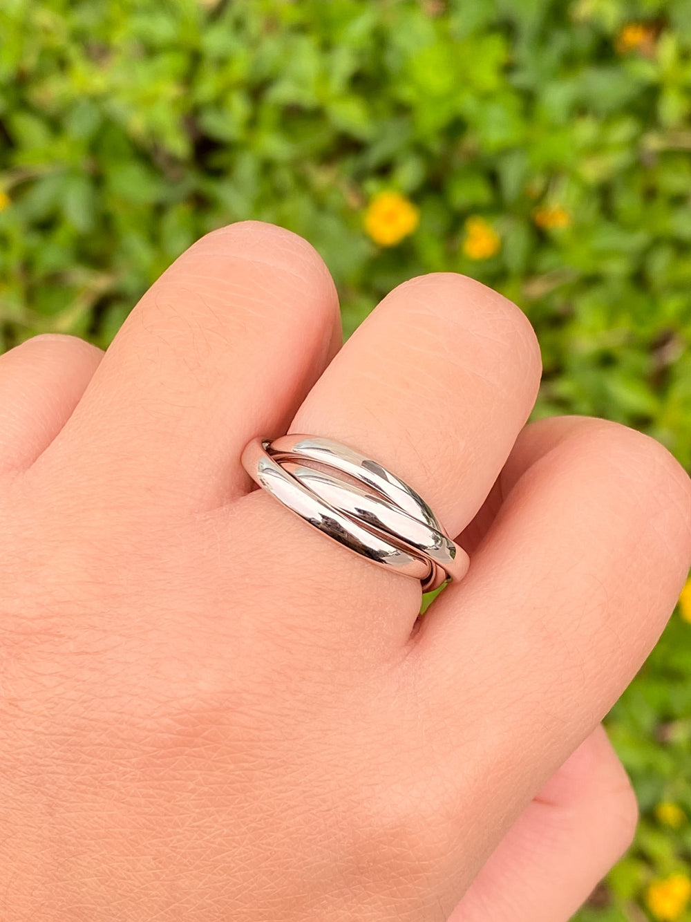 Anillo Plateado Triple Enlazado