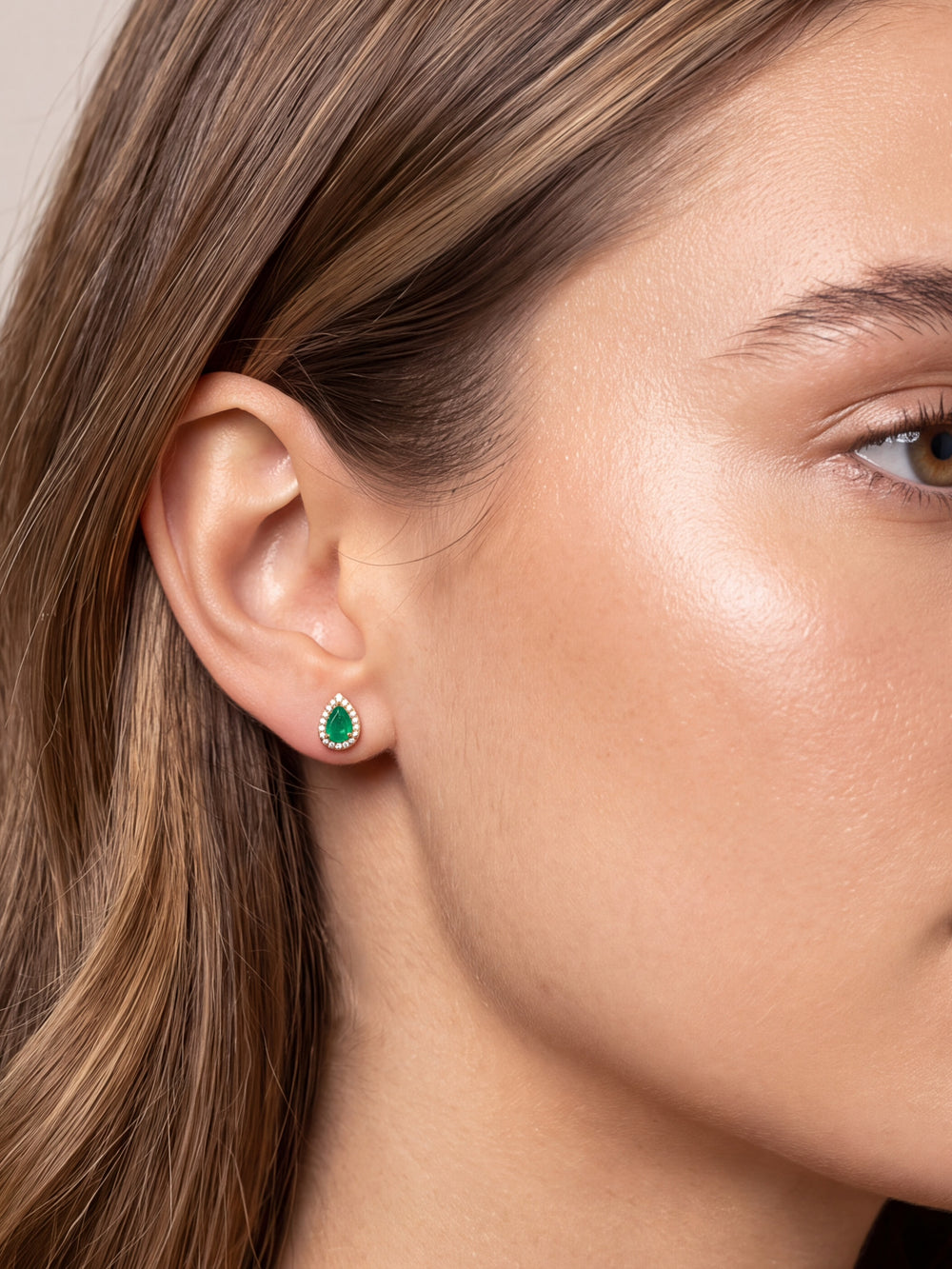 Par Arete Esmeralda Corte Pera Con Halo De Diamantes 1.05 CTTW