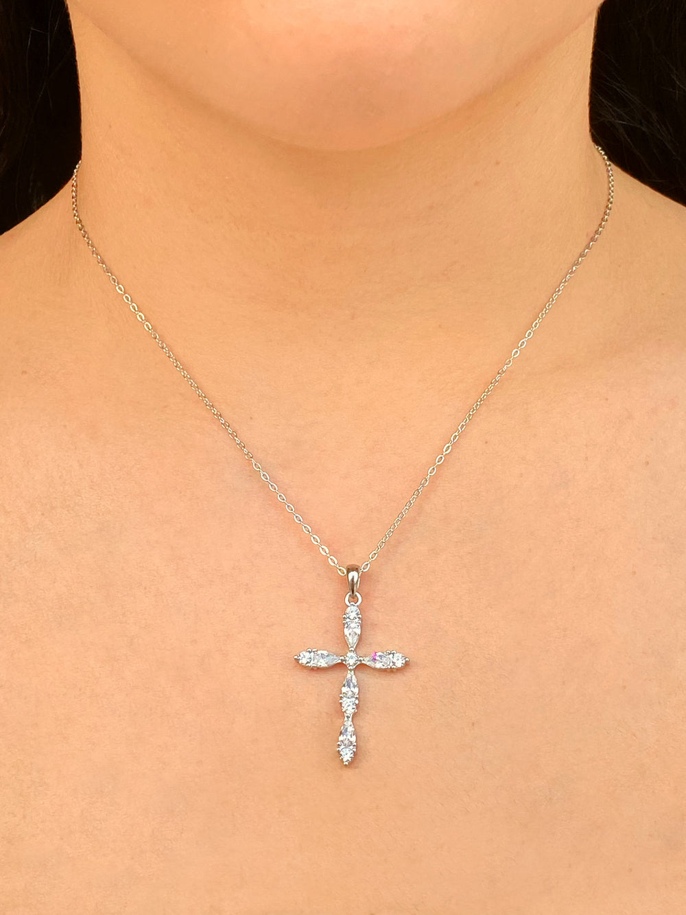 Collar Dije Cruz Zirconias Petalo