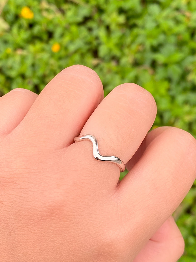 Anillo Plateado Ondulado