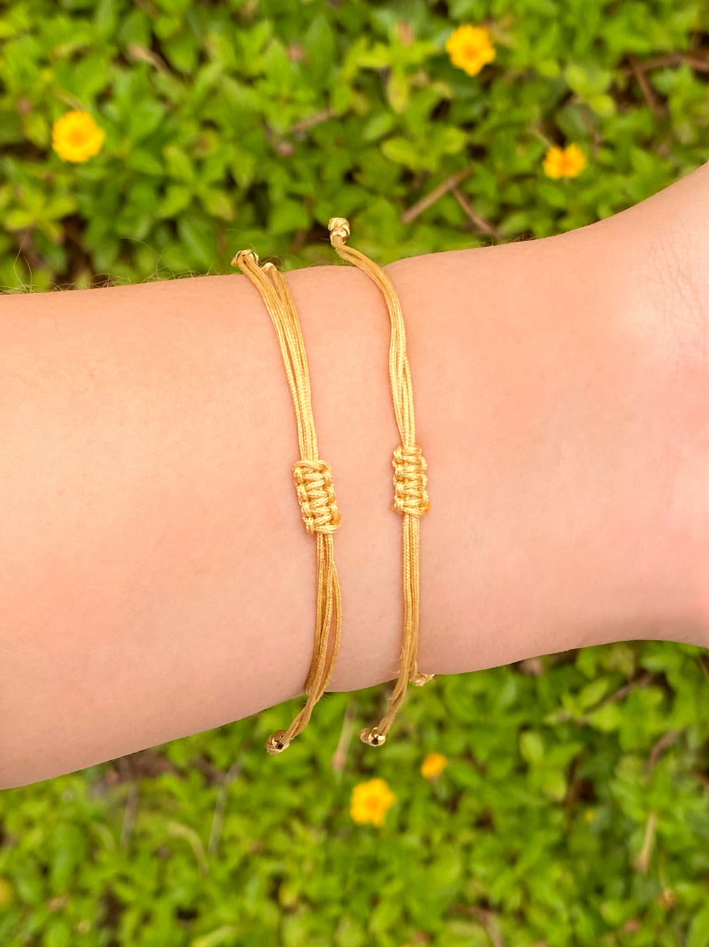 Pulsera Hilo Mini Flor Con Piedras