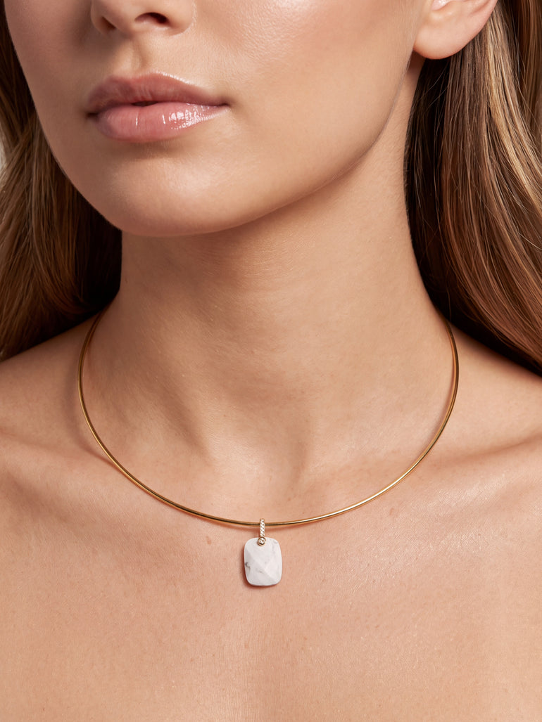 Dije Rectangular Piedra Howlita Blanca Con Zirconias