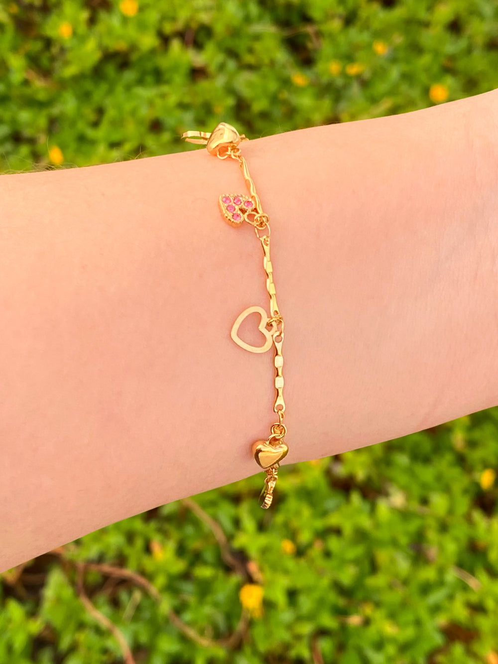 Pulsera Con Dijes Corazones Rosas