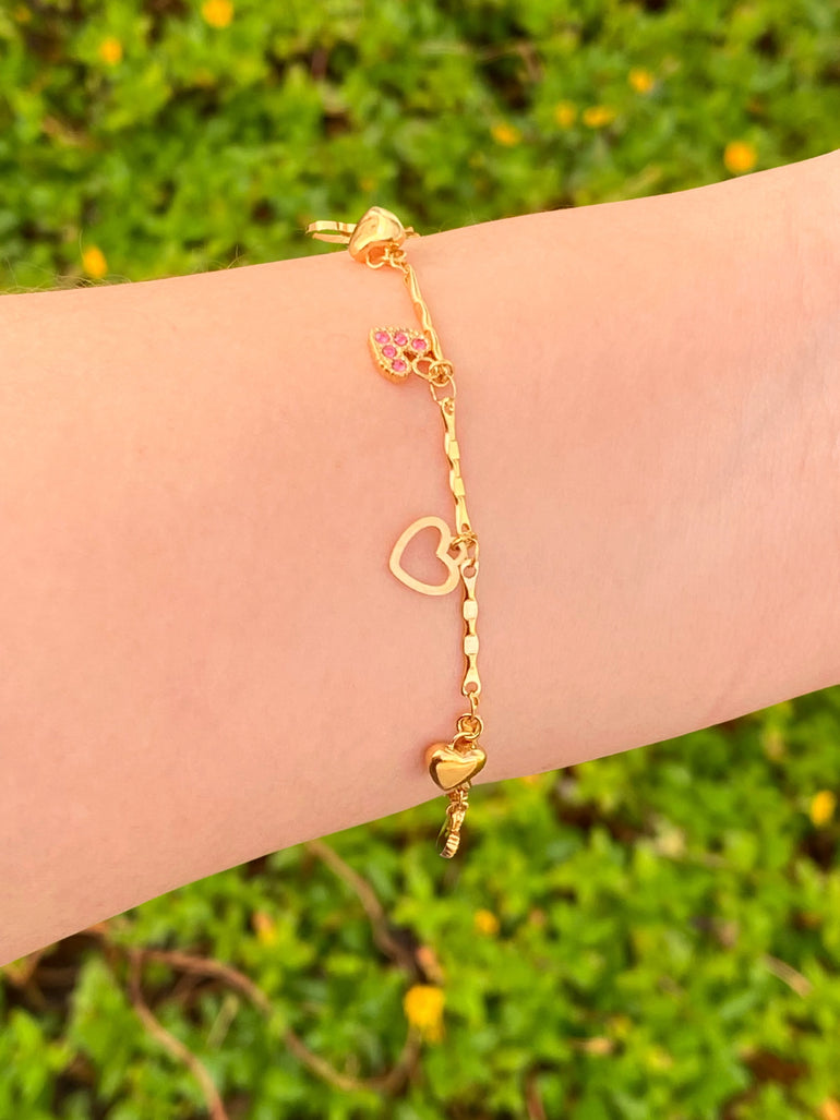 Pulsera Con Dijes Corazones Rosas
