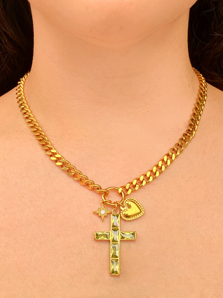 Collar Chunky Con Cruz Verde y Corazon