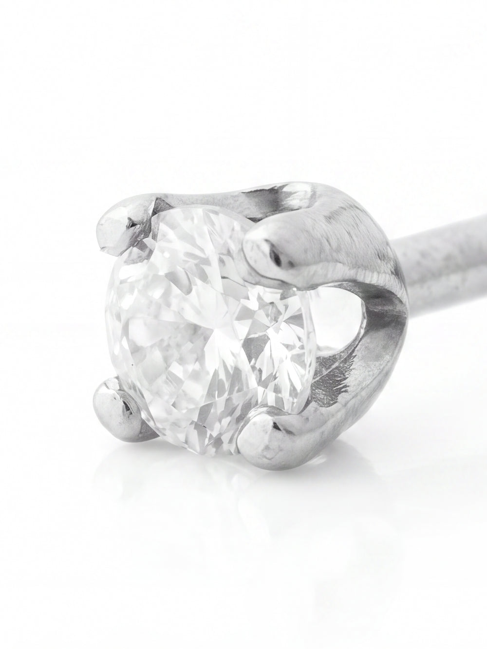 Arete Broquel Solitario Corte Round 0.03 Ct Diamante Natural
