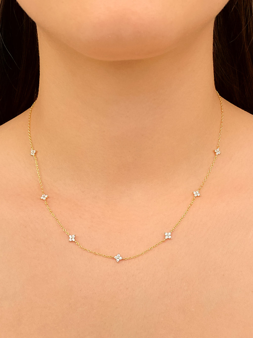 Collar Con Flores Cuatro Petalos Zirconias