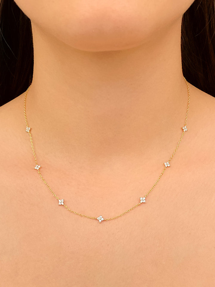 Collar Con Flores Cuatro Petalos Zirconias