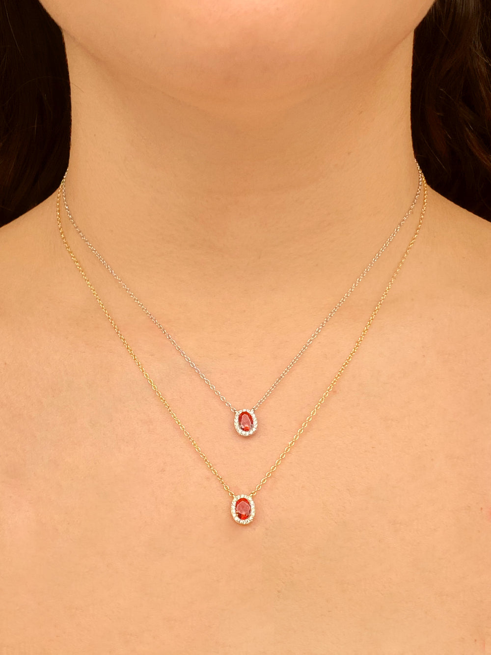 Collar Ovalo Con Zirconia Roja