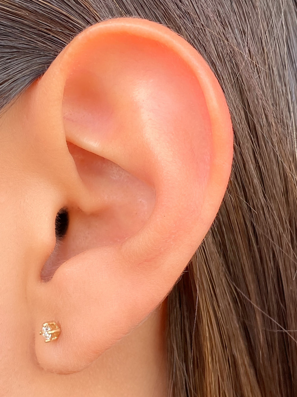 Arete Broquel Solitario Diamante 0.06 Ct Oro 14k