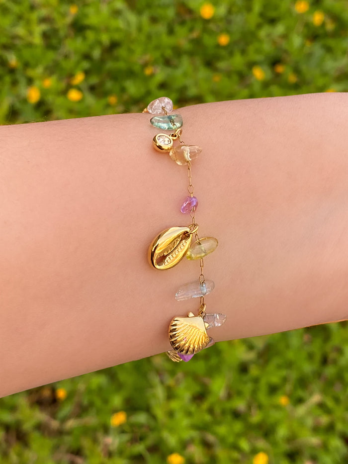 Pulsera Piedras De Colores Con Dije Concha Y Caracol