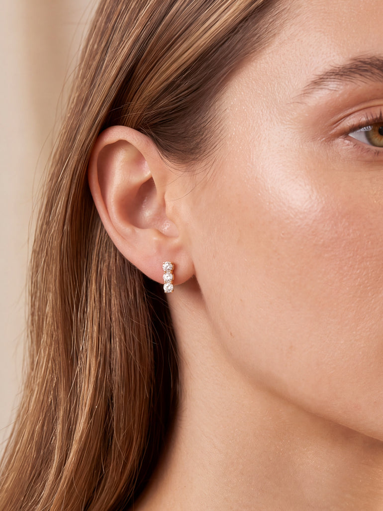 Broquel Linea Tres Zirconias Oro 14k