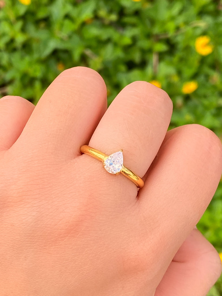 Anillo Delgado Con Gota Zirconia