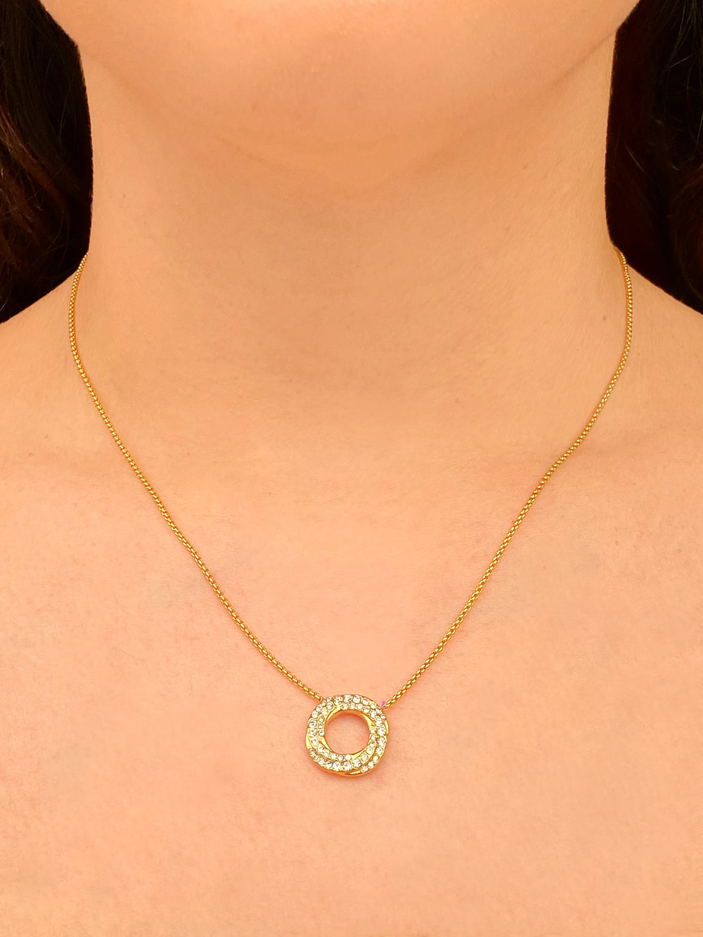 Collar Dije Contorno Circulo Zirconias