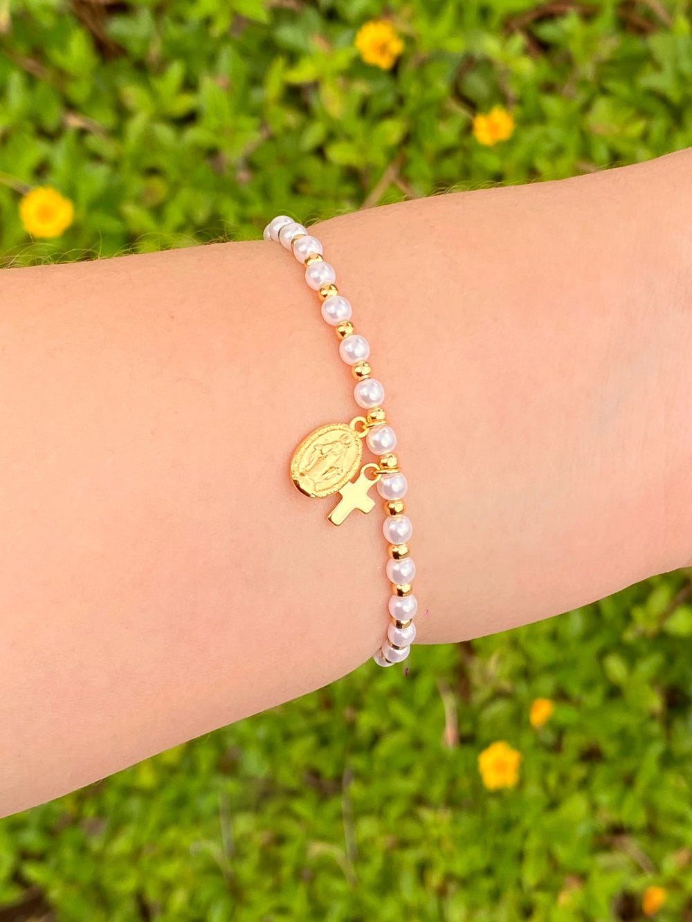 Pulsera Perlas Con Virgen Y Cruz