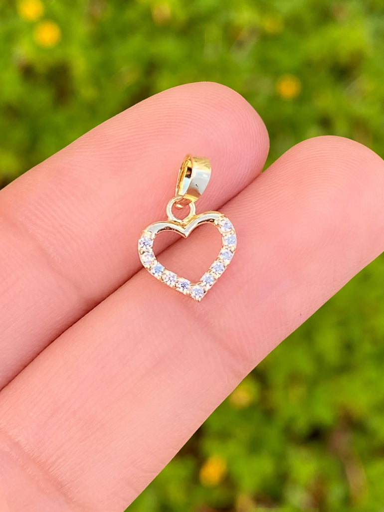 Dije Contorno Corazón con Zirconias Oro 10k