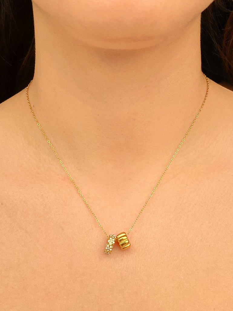 Collar Con Dos Dijes Liso y Con Flores Zirconias