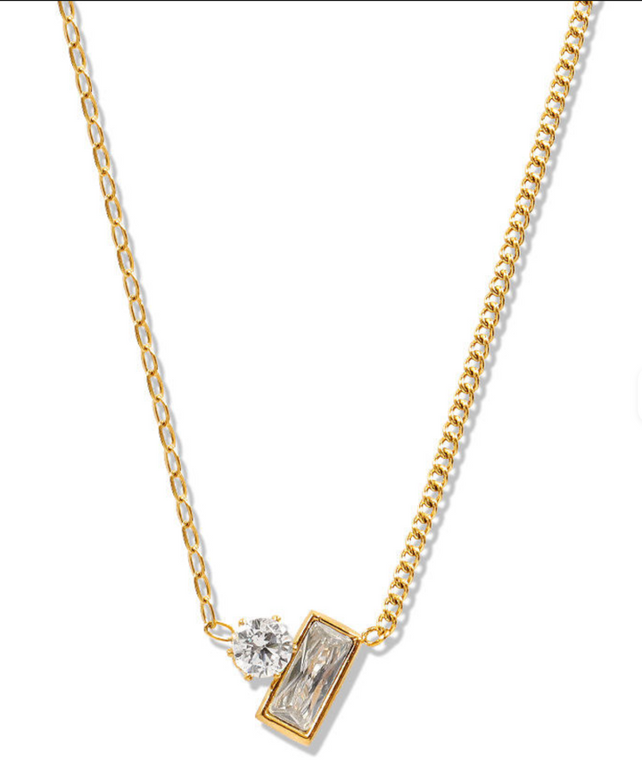 Collar Con Dije Rectangular Y Zirconia Redonda