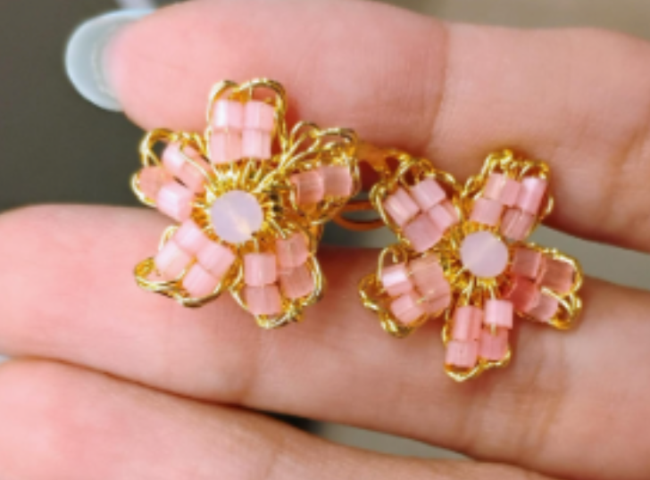 Par Arete Mini Flor Rosa Con Dorado
