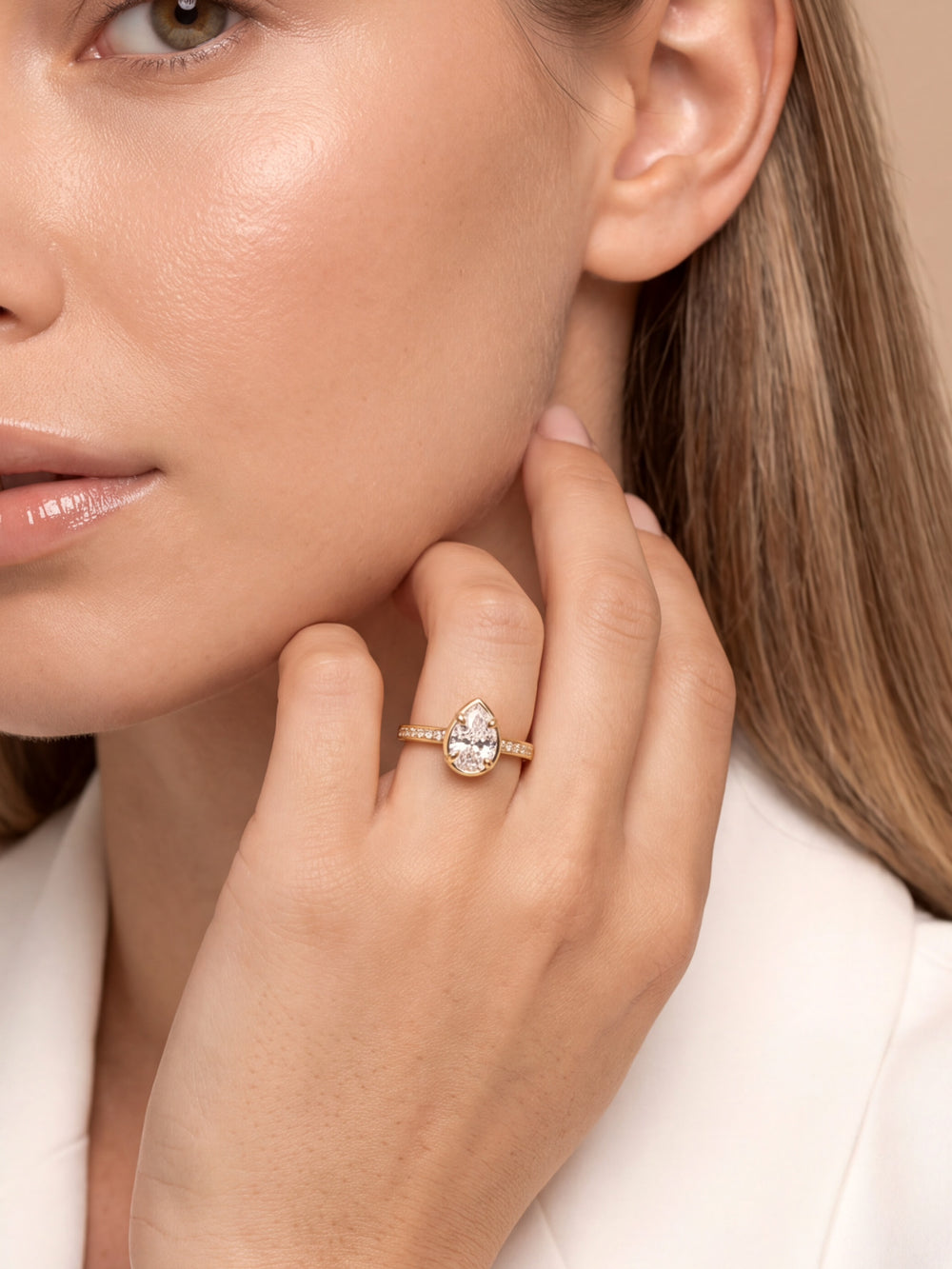 Anillo Gota Con Zirconias