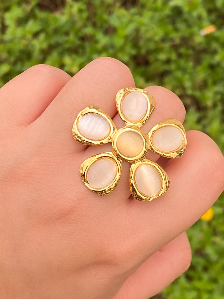 Anillo Flor Piedra Blanca