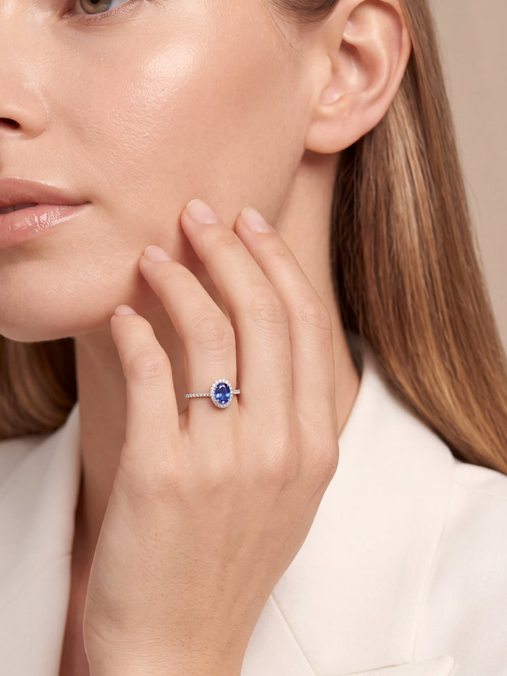 Anillo Ovalo Con Zirconia Azul