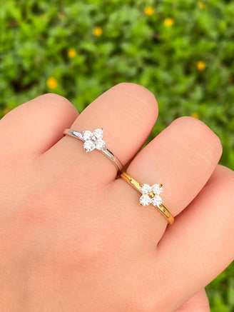 Anillo Trebol Cuatro Zirconias Ajustable