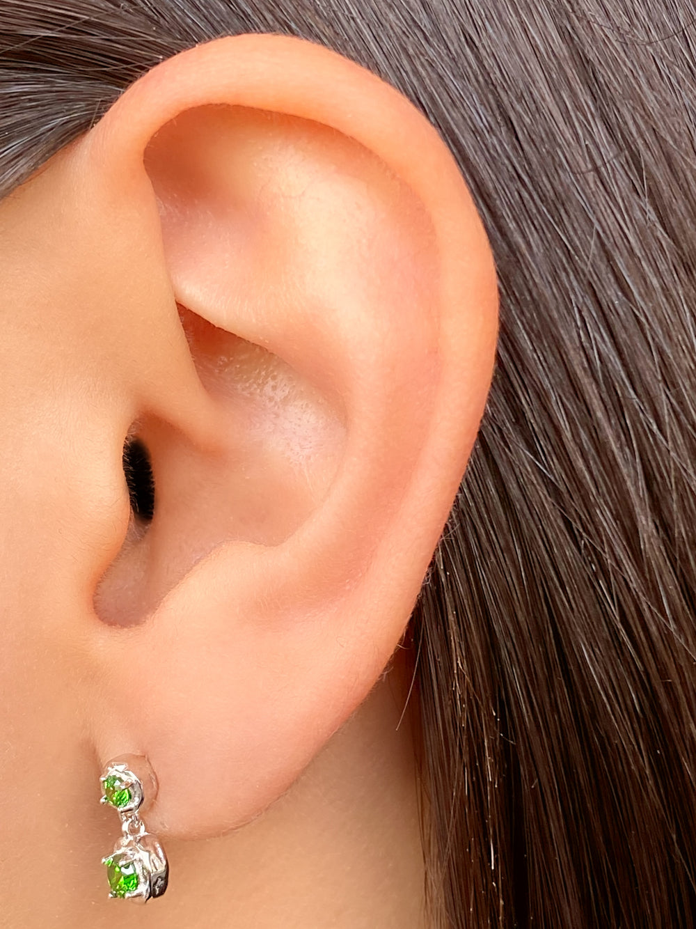 Par Arete Doble Zirconia Verde Contorno Irregular