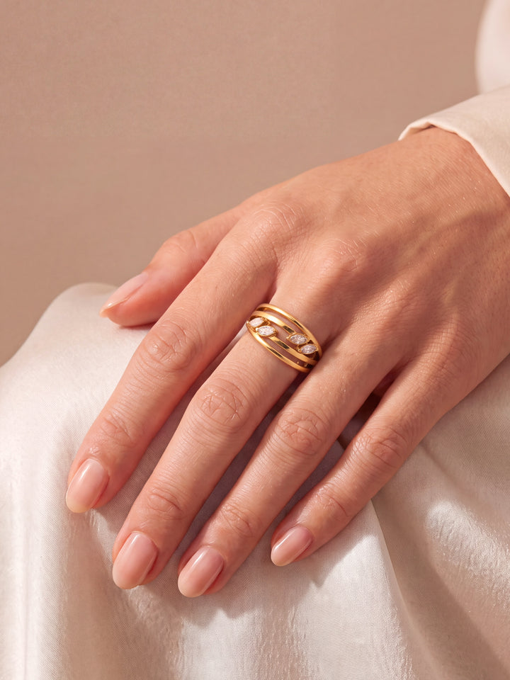 Anillo Cuatro Lineas Con Zirconias Marquesa