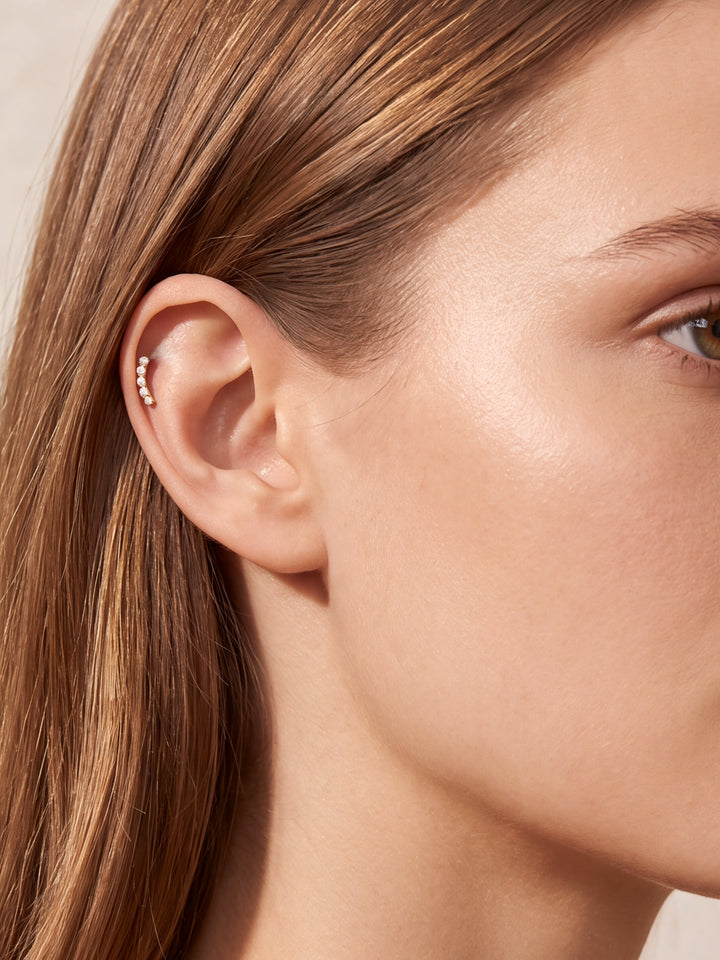 Broquel Linea Curveada Zirconias Oro 10k