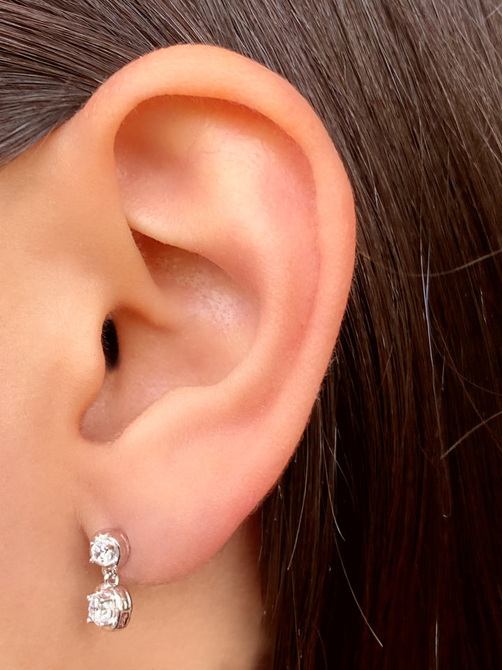 Par Arete Doble Zirconia Blanca Contorno Irregular