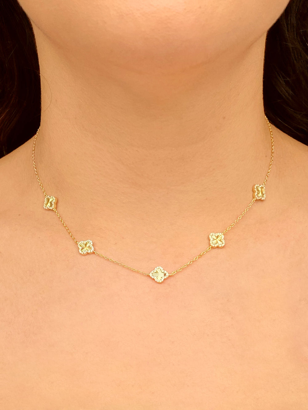 Collar Treboles Contorno Zirconias