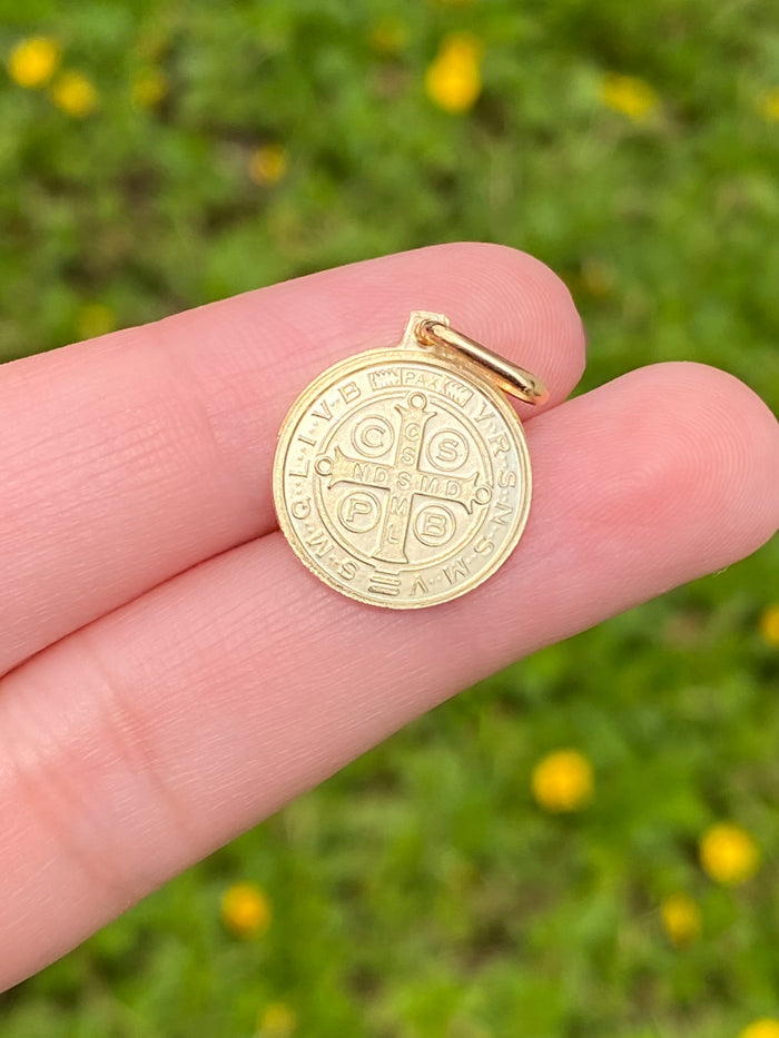 Dije San Benito 14 mm Oro 14k