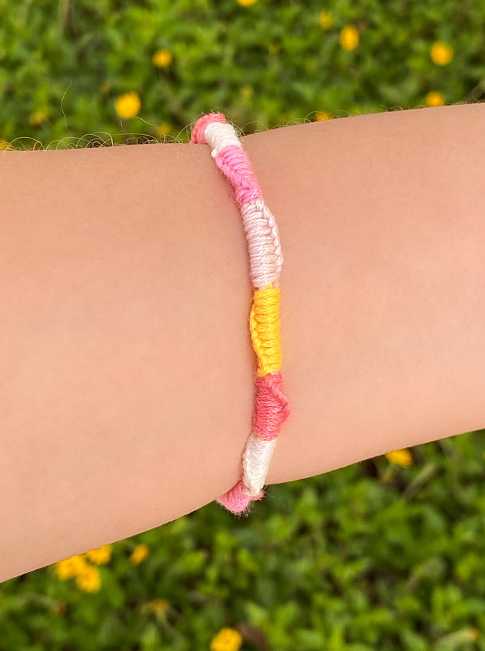 Pulsera Tejida Rosa
